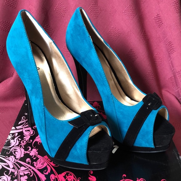 Qupid Shoes - 🛍️5/$20🛍️BNIB⭐️QUPID SHOES, BLUE AND BLACK, SIZE 7 1/2.